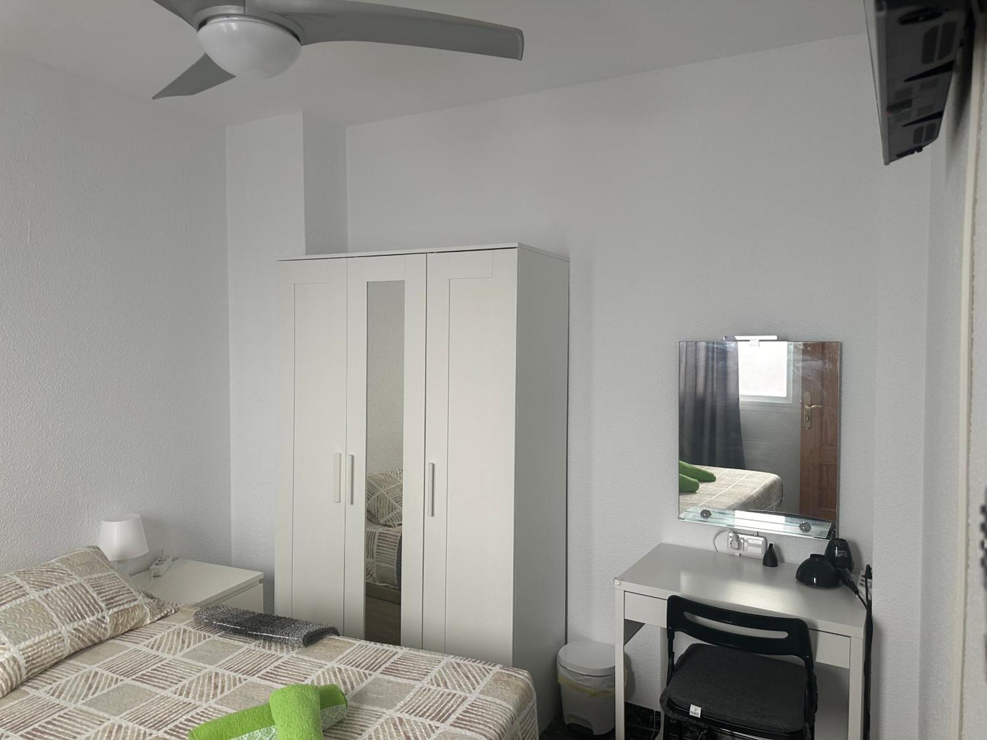 Almeria Centro Habitacion Privada En Apartamento Compartido Exterior photo