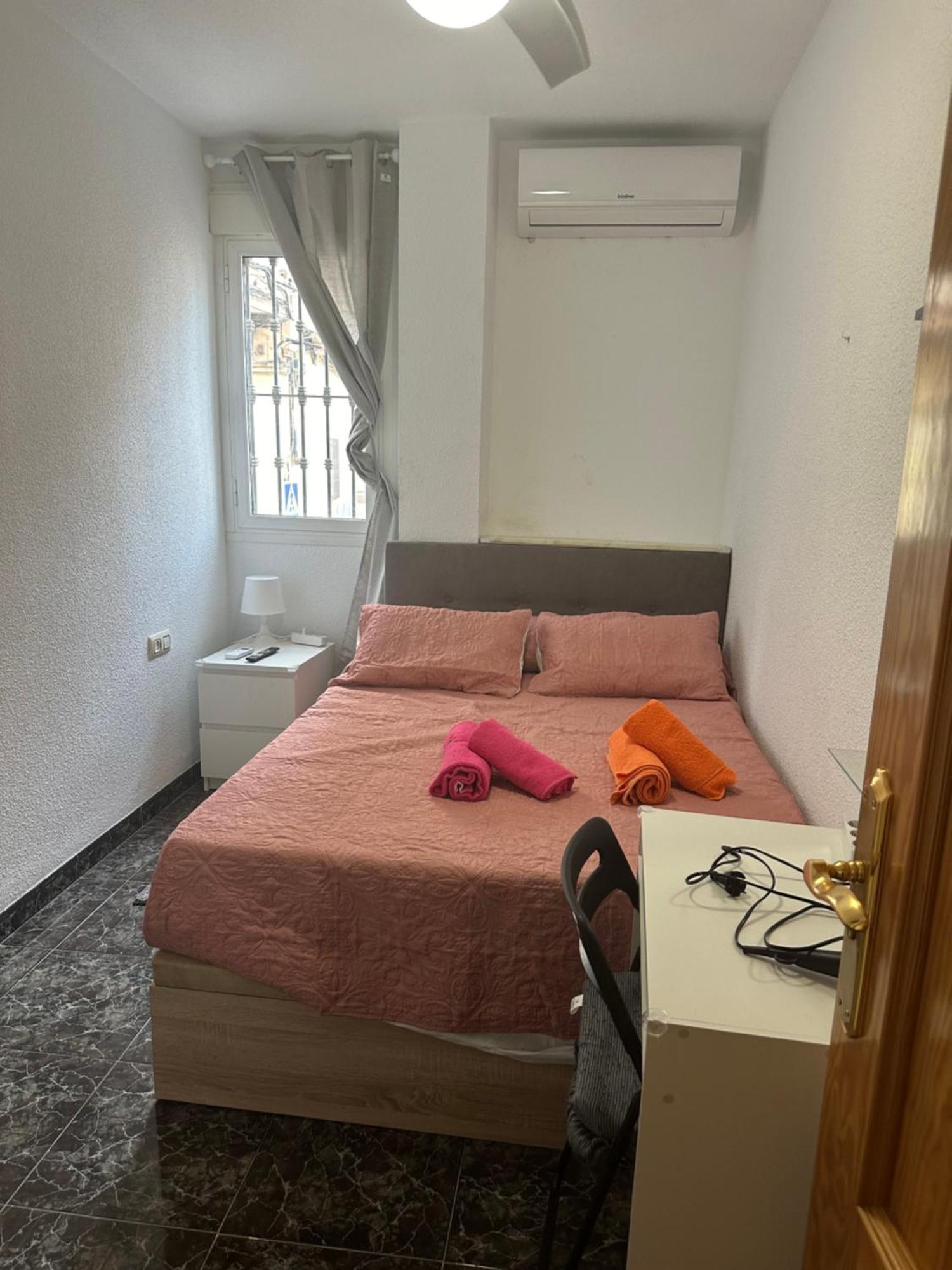 Almeria Centro Habitacion Privada En Apartamento Compartido Exterior photo